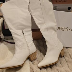 Elegant White Knee-High Heeled Boots with Side Zipper